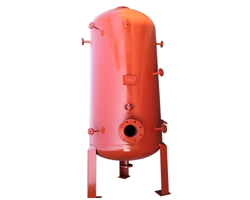  Vertical steam storage tank